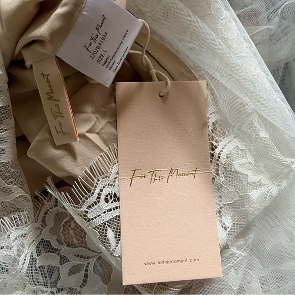 Tule and lace dress 👗 - Picture 8 of 9